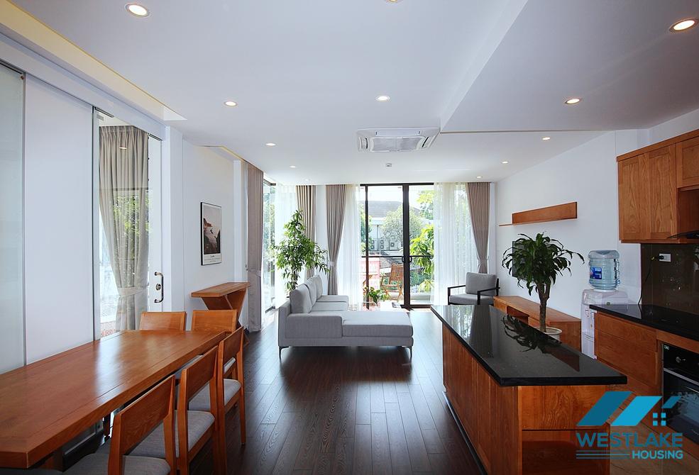 Cho Thuê Căn Hộ 2 Phòng Ngủ Đẹp, Ban Công, View Hồ, Thoáng Mát, Tại Phố Nhật Chiêu, Tây Hồ, Hà Nội