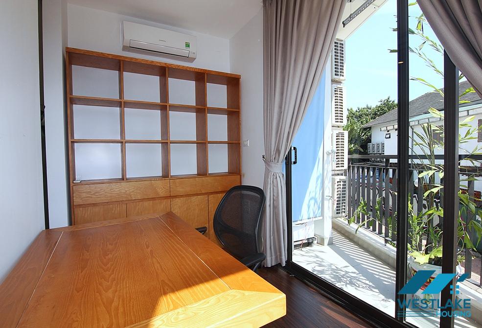 Cho Thuê Căn Hộ 2 Phòng Ngủ Đẹp, Ban Công, View Hồ, Thoáng Mát, Tại Phố Nhật Chiêu, Tây Hồ, Hà Nội