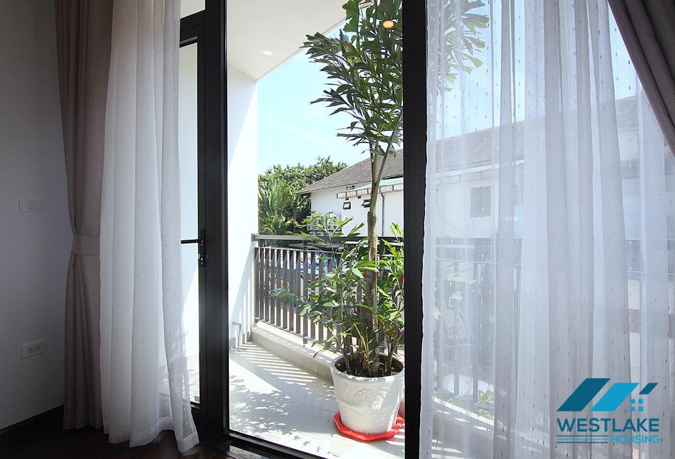 Cho Thuê Căn Hộ 2 Phòng Ngủ Đẹp, Ban Công, View Hồ, Thoáng Mát, Tại Phố Nhật Chiêu, Tây Hồ, Hà Nội