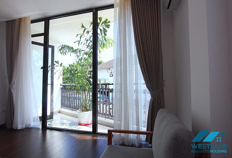 Cho Thuê Căn Hộ 2 Phòng Ngủ Đẹp, Ban Công, View Hồ, Thoáng Mát, Tại Phố Nhật Chiêu, Tây Hồ, Hà Nội