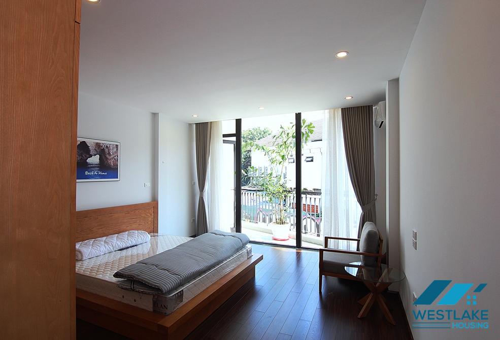 Cho Thuê Căn Hộ 2 Phòng Ngủ Đẹp, Ban Công, View Hồ, Thoáng Mát, Tại Phố Nhật Chiêu, Tây Hồ, Hà Nội