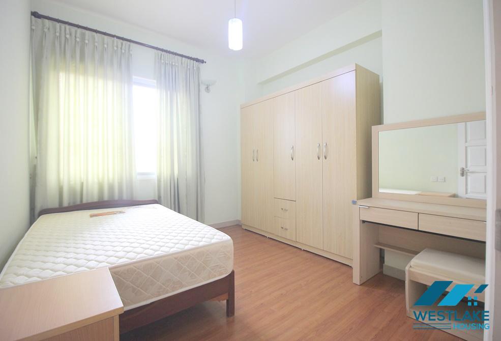 Cho thuê căn hộ 4 phòng ngủ giá rẻ tại Ciputra, Tây Hồ