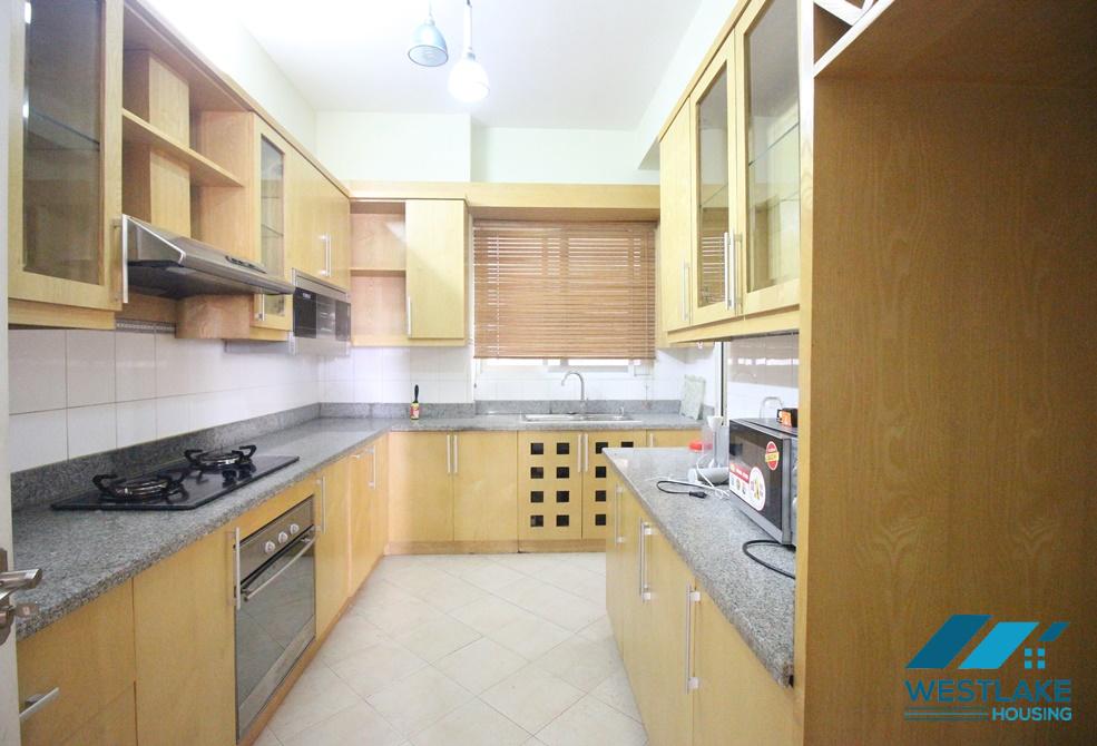 Cho thuê căn hộ 4 phòng ngủ giá rẻ tại Ciputra, Tây Hồ