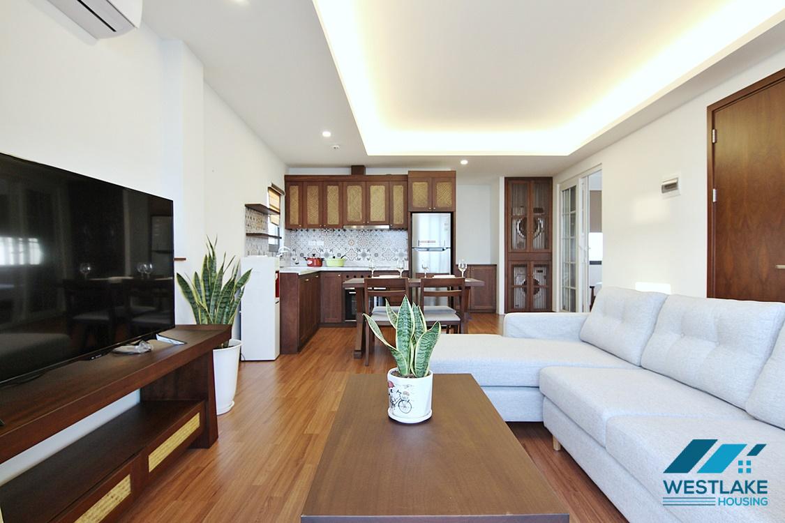 Căn Hộ Đẹp 2 Phòng Ngủ Ban Công Rộng, View Hồ Thoáng Sáng Trên Phố Quảng Khánh Tây Hồ, Cho Thuê