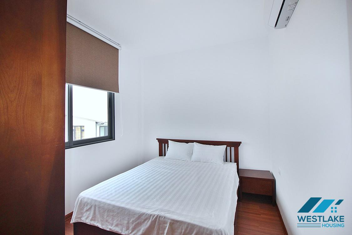 Căn Hộ Đẹp 2 Phòng Ngủ Ban Công Rộng, View Hồ Thoáng Sáng Trên Phố Quảng Khánh Tây Hồ, Cho Thuê