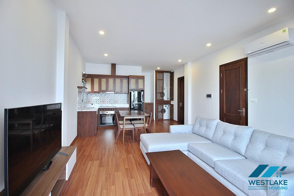 Căn Hộ Đẹp 2 Phòng Ngủ Ban Công Rộng, View Hồ Thoáng Sáng Trên Phố Quảng Khánh Tây Hồ, Cho Thuê