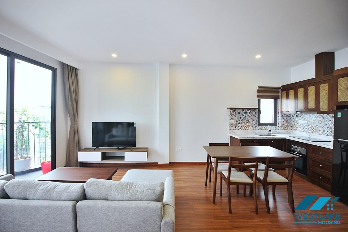Căn Hộ Đẹp 2 Phòng Ngủ Ban Công Rộng, View Hồ Thoáng Sáng Trên Phố Quảng Khánh Tây Hồ, Cho Thuê