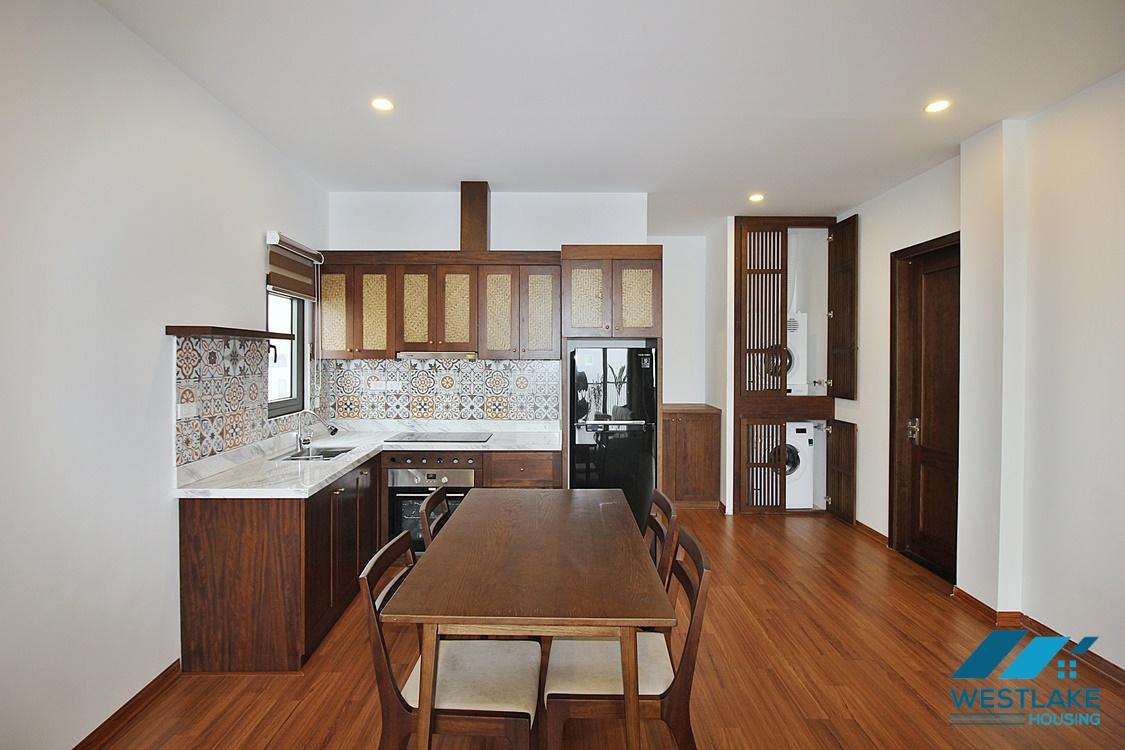 Căn Hộ Đẹp 2 Phòng Ngủ Ban Công Rộng, View Hồ Thoáng Sáng Trên Phố Quảng Khánh Tây Hồ, Cho Thuê