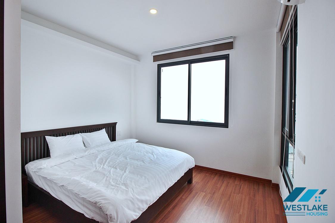 Căn Hộ Đẹp 2 Phòng Ngủ Ban Công Rộng, View Hồ Thoáng Sáng Trên Phố Quảng Khánh Tây Hồ, Cho Thuê