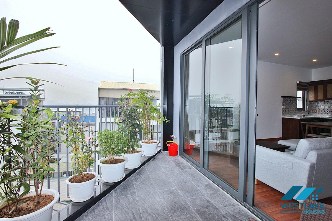 Căn Hộ Đẹp 2 Phòng Ngủ Ban Công Rộng, View Hồ Thoáng Sáng Trên Phố Quảng Khánh Tây Hồ, Cho Thuê