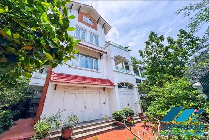  Cho Thuê Biệt thự 5 Phòng Ngủ Đẹp View Hồ, Sân Vườn Rộng Thoáng Mát Tại Tây Hồ, Hà Nội