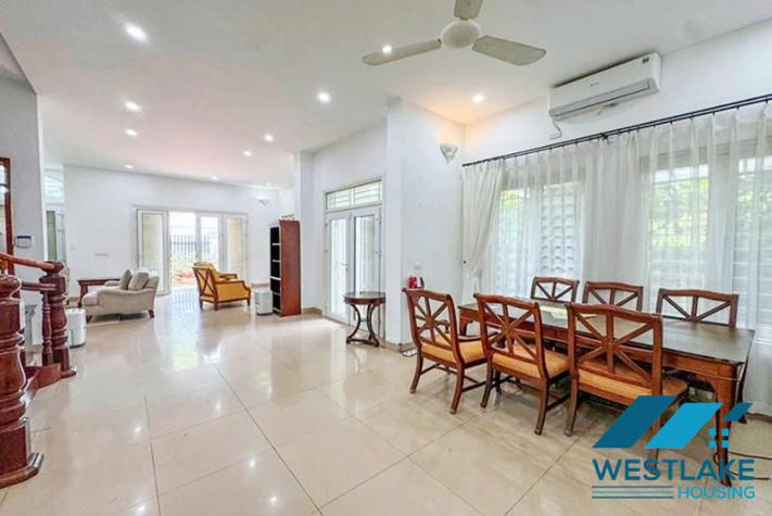 Cho Thuê Biệt thự 5 Phòng Ngủ Đẹp View Hồ, Sân Vườn Rộng Thoáng Mát Tại Tây Hồ, Hà Nội