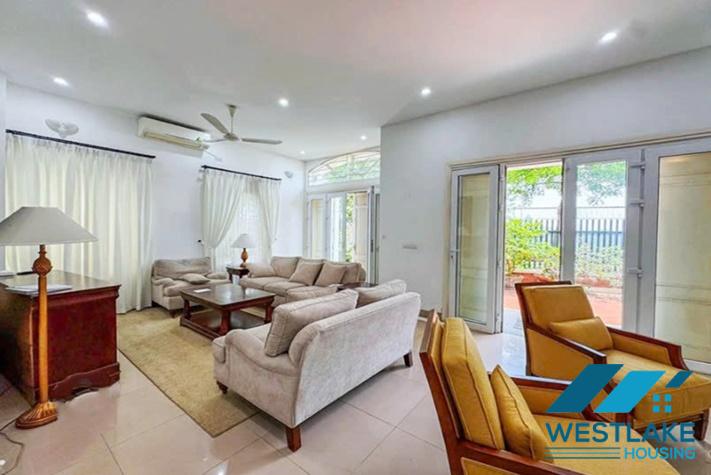 Cho Thuê Biệt thự 5 Phòng Ngủ Đẹp View Hồ, Sân Vườn Rộng Thoáng Mát Tại Tây Hồ, Hà Nội