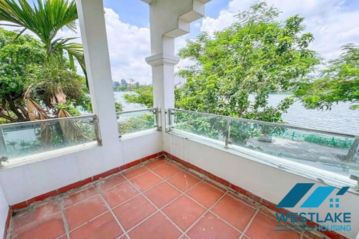 Cho Thuê Biệt thự 5 Phòng Ngủ Đẹp View Hồ, Sân Vườn Rộng Thoáng Mát Tại Tây Hồ, Hà Nội