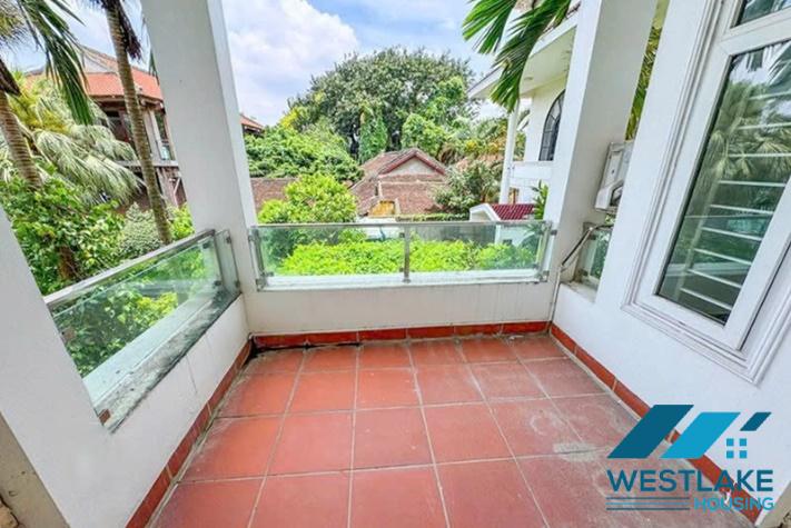 Cho Thuê Biệt thự 5 Phòng Ngủ Đẹp View Hồ, Sân Vườn Rộng Thoáng Mát Tại Tây Hồ, Hà Nội