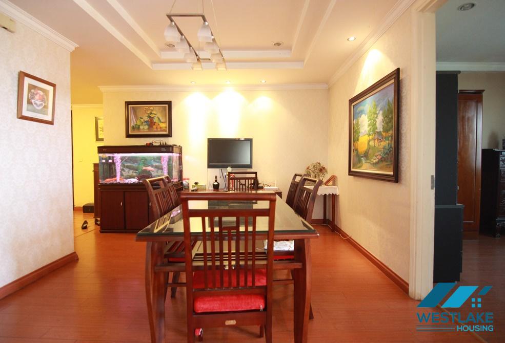 Cho thuê căn hộ cao cấp 4 phòng ngủ tại Ciputra Tây Hồ