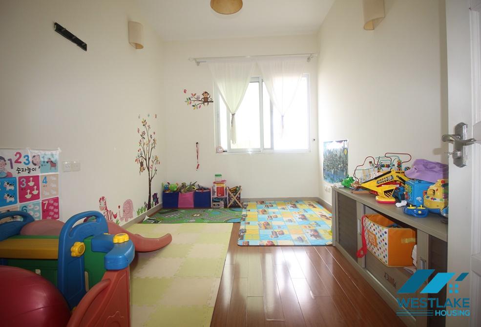 Căn hộ 4 phòng ngủ với tầm nhìn tuyệt đẹp ra thành phố tại Ciputra, Tây Hồ