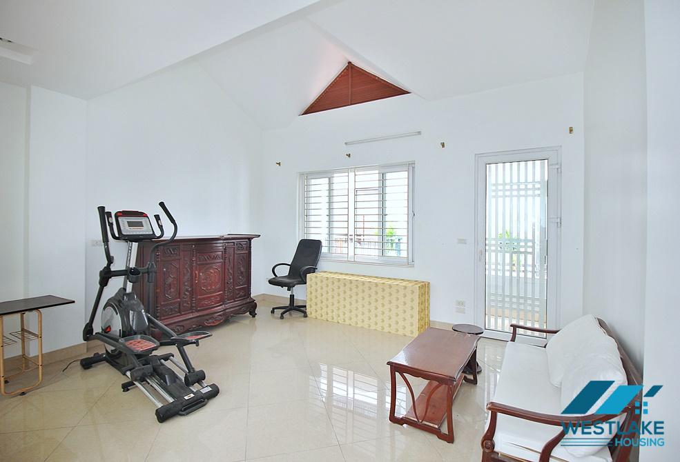 A bright 4 bedroom house for rent in Xuan Dieu, Tay Ho