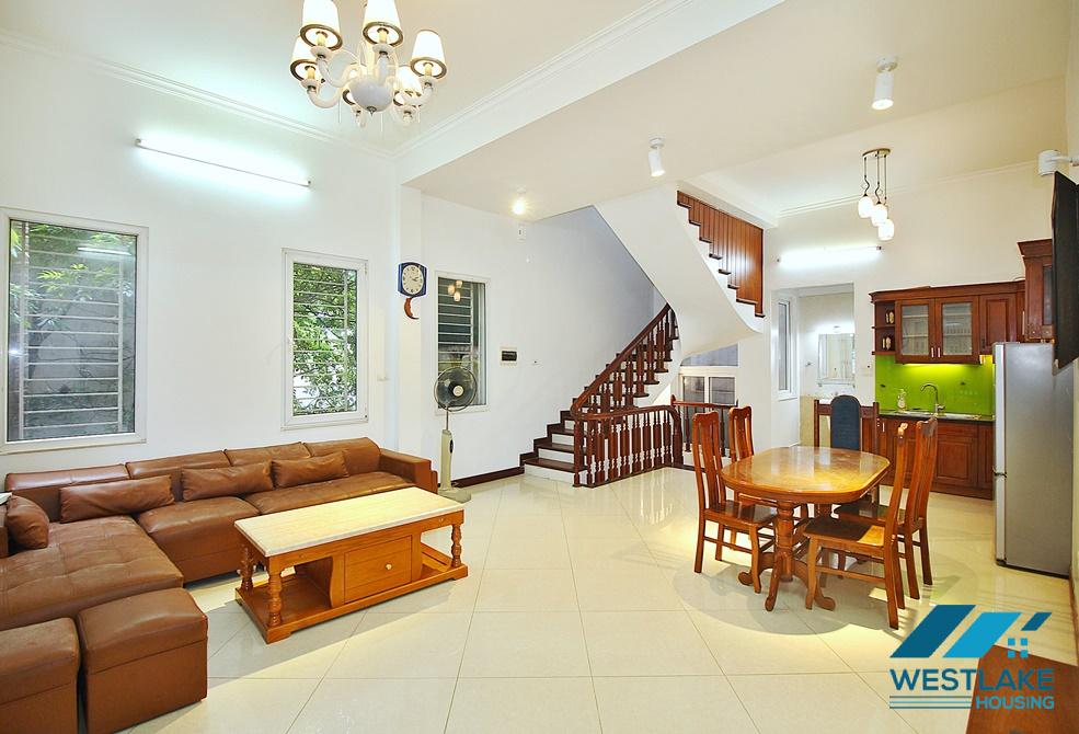 A bright 4 bedroom house for rent in Xuan Dieu, Tay Ho