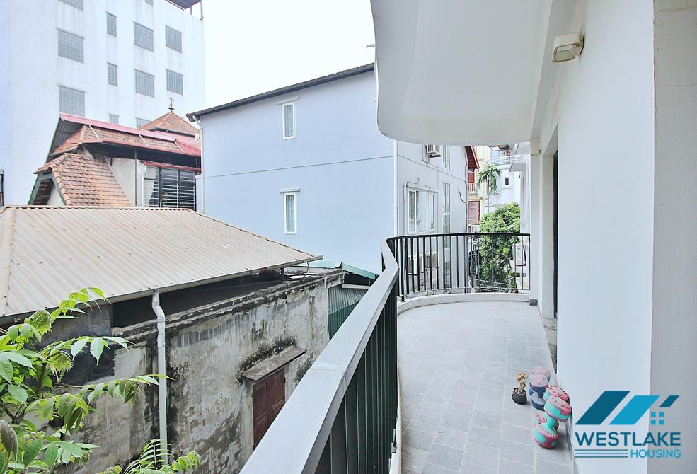 Tòa Nhà Căn Hộ Dịch Vụ 2 Phòng Ngủ Trên Phố Tô Ngoc Vân,Tây Hô Cho Thuê