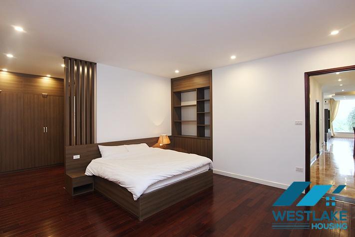 Căn Hộ Dịch Vụ 4 Phòng Ngủ Rộng Đẹp, View Hồ Thoáng Mát Cho Thuê Tại Phố Quảng khánh.Tây Hồ