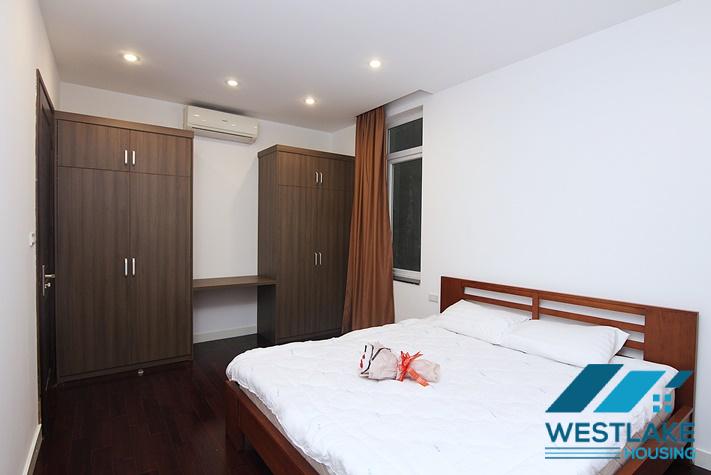 Căn Hộ Dịch Vụ 4 Phòng Ngủ Rộng Đẹp, View Hồ Thoáng Mát Cho Thuê Tại Phố Quảng khánh.Tây Hồ
