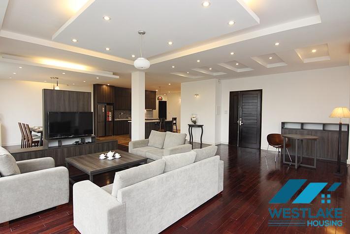 Căn Hộ Dịch Vụ 4 Phòng Ngủ Rộng Đẹp, View Hồ Thoáng Mát Cho Thuê Tại Phố Quảng khánh.Tây Hồ