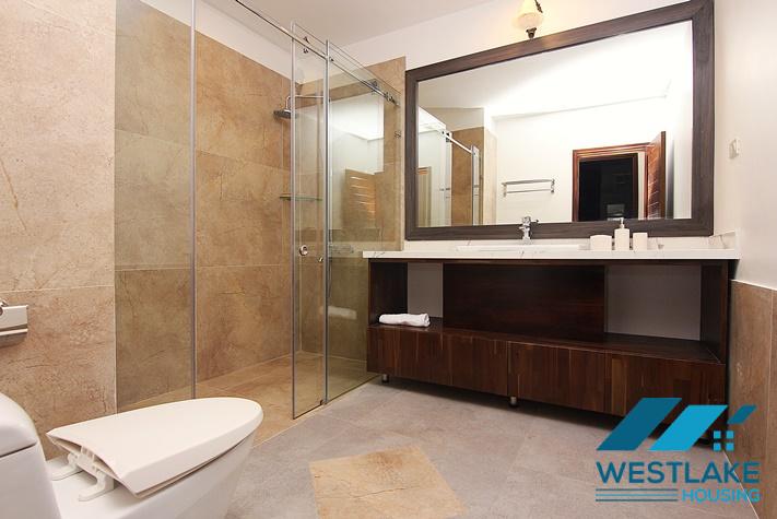 Căn Hộ Dịch Vụ 4 Phòng Ngủ Rộng Đẹp, View Hồ Thoáng Mát Cho Thuê Tại Phố Quảng khánh.Tây Hồ