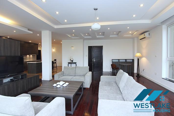 Căn Hộ Dịch Vụ 4 Phòng Ngủ Rộng Đẹp, View Hồ Thoáng Mát Cho Thuê Tại Phố Quảng khánh.Tây Hồ