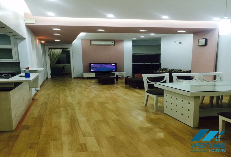 Căn hộ 3 phòng ngủ tuyệt đẹp cho thuê tại Ciputra, Tây Hồ, Hà Nội