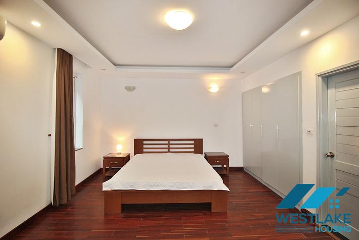 Căn Hộ 3 Phòng Ngủ Rộng Đẹp, Ban Công, View Hồ Sáng Thoáng Cho Thuê Tại Tây Hồ, Hà Nội