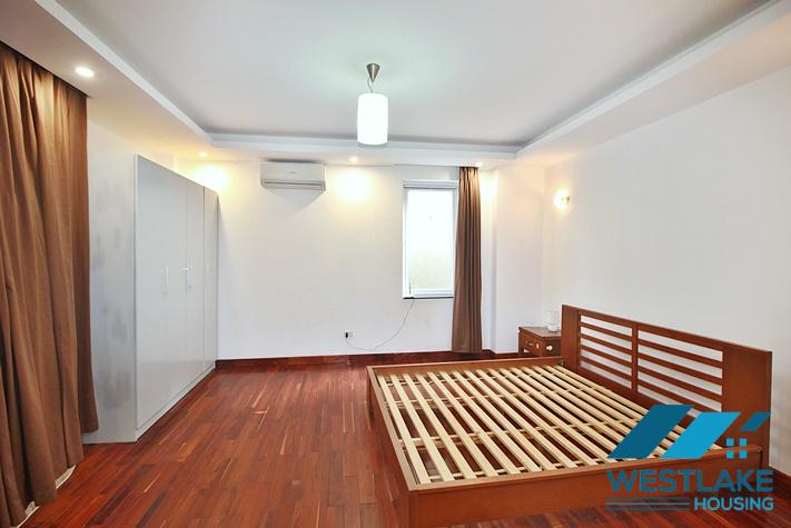 Căn Hộ 3 Phòng Ngủ Rộng Đẹp, Ban Công, View Hồ Sáng Thoáng Cho Thuê Tại Tây Hồ, Hà Nội