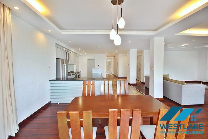 Căn Hộ 3 Phòng Ngủ Rộng Đẹp, Ban Công, View Hồ Sáng Thoáng Cho Thuê Tại Tây Hồ, Hà Nội