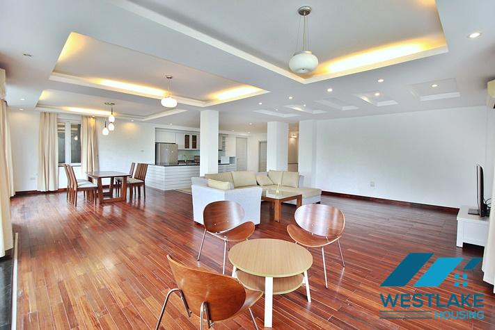 Căn Hộ 3 Phòng Ngủ Rộng Đẹp, Ban Công, View Hồ Sáng Thoáng Cho Thuê Tại Tây Hồ, Hà Nội