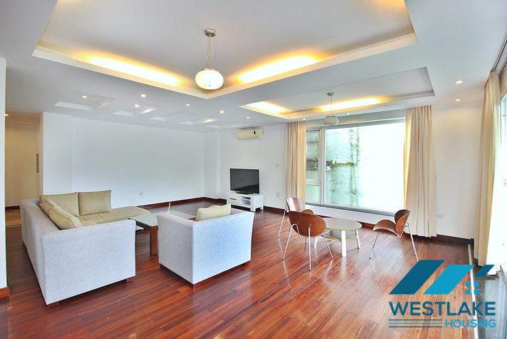 Căn Hộ 3 Phòng Ngủ Rộng Đẹp, Ban Công, View Hồ Sáng Thoáng Cho Thuê Tại Tây Hồ, Hà Nội