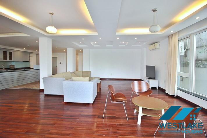 Căn Hộ 3 Phòng Ngủ Rộng Đẹp, Ban Công, View Hồ Sáng Thoáng Cho Thuê Tại Tây Hồ, Hà Nội