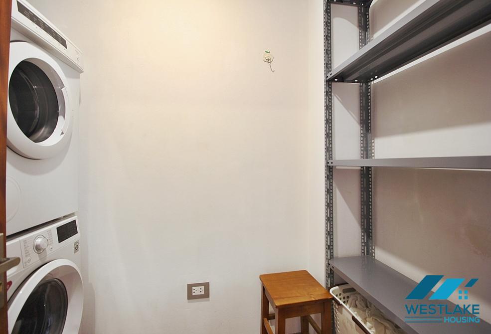Cho Thuê Căn Hộ 4 Phòng Ngủ Rộng Đẹp, Thoáng Mát Tại Tây Hồ, Hà Nội