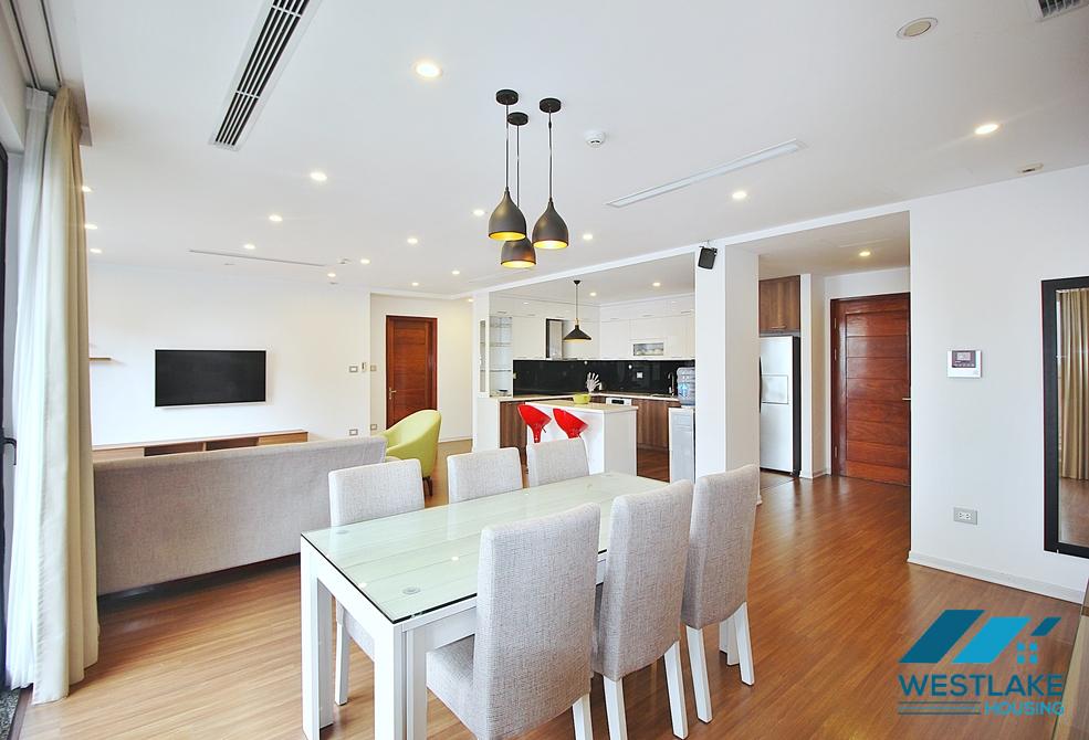 Cho Thuê Căn Hộ 4 Phòng Ngủ Rộng Đẹp, Thoáng Mát Tại Tây Hồ, Hà Nội