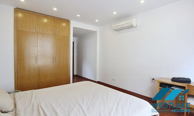 Cho Thuê Căn Hộ 2 Phòng Ngủ Đẹp Thoáng Sáng Tại Phố Xuân Diệu Tây Hồ, Hà Nội