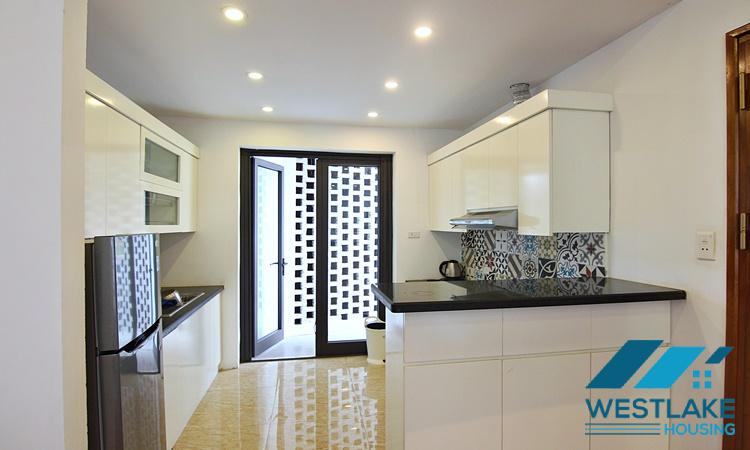 Cho Thuê Căn Hộ 2 Phòng Ngủ Đẹp Thoáng Sáng Tại Phố Xuân Diệu Tây Hồ, Hà Nội