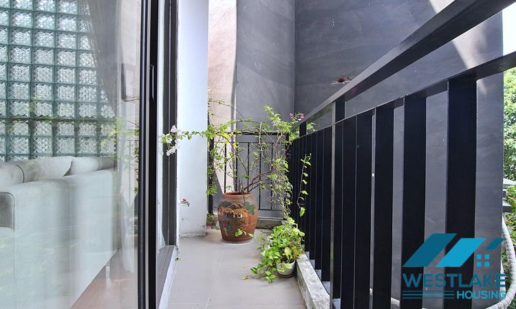 Cho Thuê Căn Hộ 2 Phòng Ngủ Đẹp Thoáng Sáng Tại Phố Xuân Diệu Tây Hồ, Hà Nội
