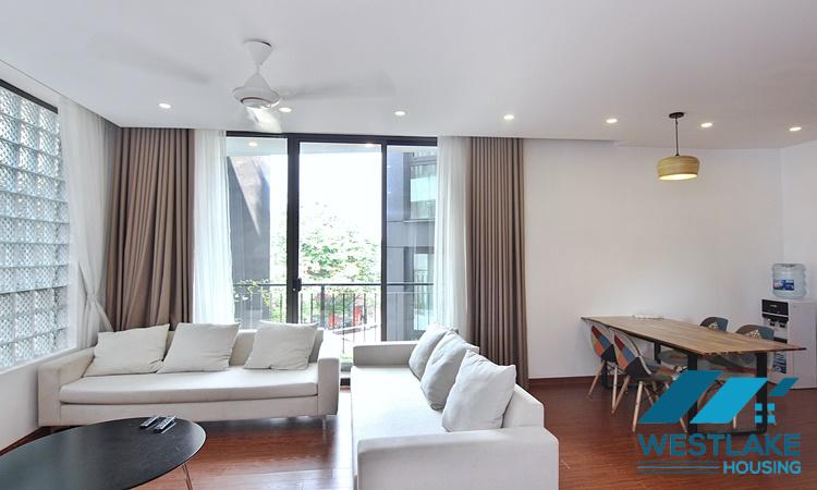 Cho Thuê Căn Hộ 2 Phòng Ngủ Đẹp Thoáng Sáng Tại Phố Xuân Diệu Tây Hồ, Hà Nội