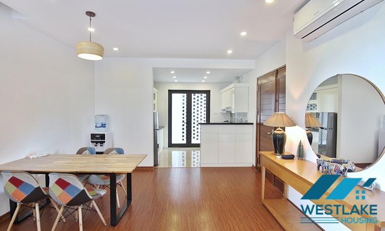 Cho Thuê Căn Hộ 2 Phòng Ngủ Đẹp Thoáng Sáng Tại Phố Xuân Diệu Tây Hồ, Hà Nội