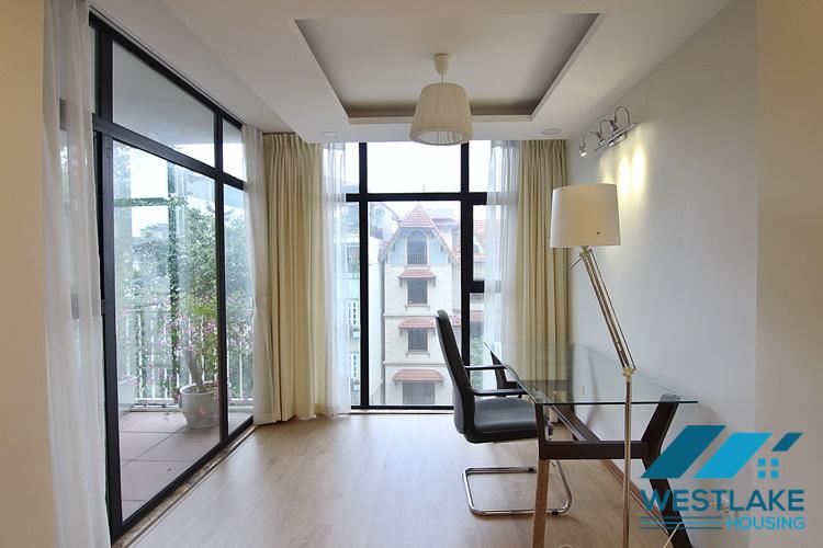 Căn Hộ 4 Phòng Ngủ Rộng, Đẹp Thoáng Sáng Cho Thuê Tại Tô Ngọc Vân Tây Hồ, Hà Nội