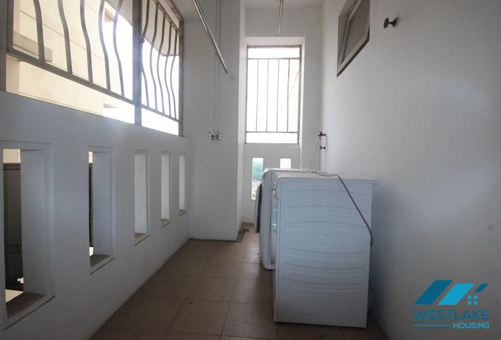 Cho thuê căn hộ rộng rãi, tràn ngập ánh sáng tại Ciputra, Tây Hồ
