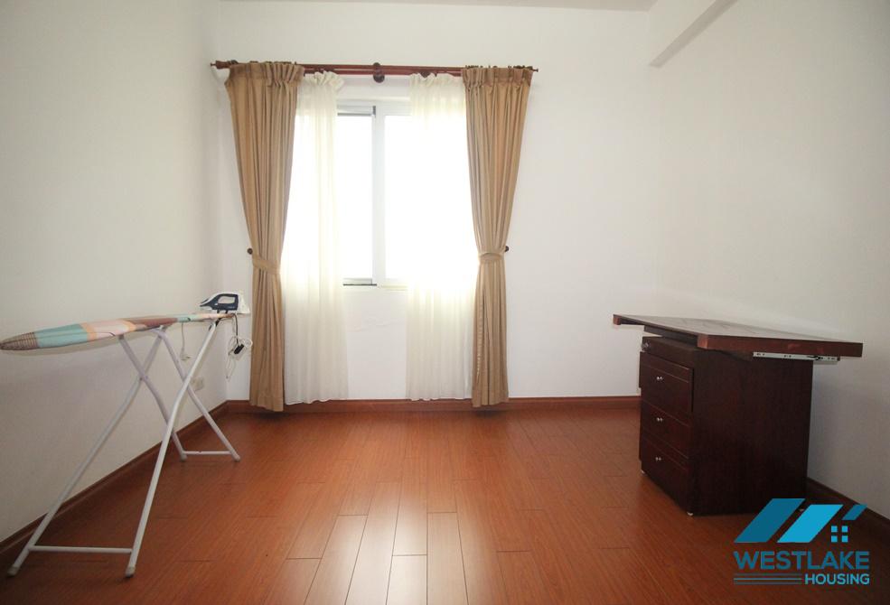 Cho thuê căn hộ rộng rãi, tràn ngập ánh sáng tại Ciputra, Tây Hồ
