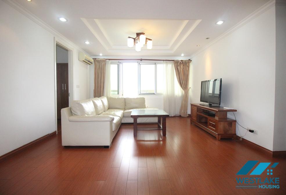 Cho thuê căn hộ rộng rãi, tràn ngập ánh sáng tại Ciputra, Tây Hồ