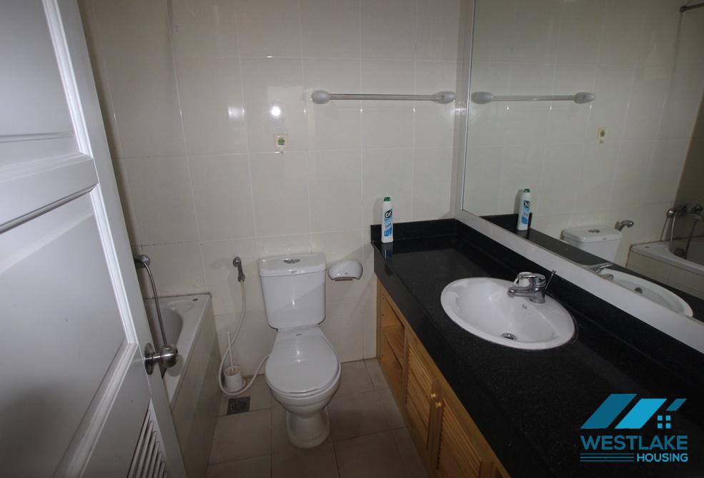 Cho thuê căn hộ 4 phòng ngủ tầng cao tại tòa E – Ciputra, Hà Nội