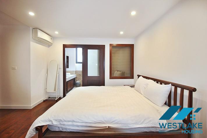 Cho Thuê Căn Hộ 3 Phòng Ngủ Rộng Thoáng, View Hô Tại Phố Vũ Miên Tây Hồ, Hà Nội