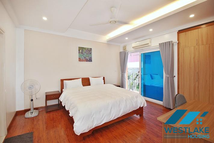 Cho Thuê Căn Hộ 2 Phòng Ngủ Rộng Đẹp, Thoáng Sáng Tại Tây Hồ, Hà Nội